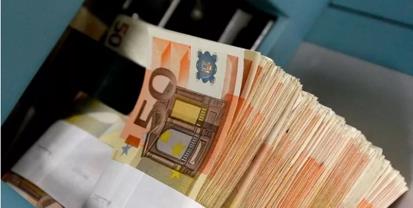 人傻錢多？意大利籍華人攜帶140萬歐元現(xiàn)金勇闖荷蘭機(jī)場